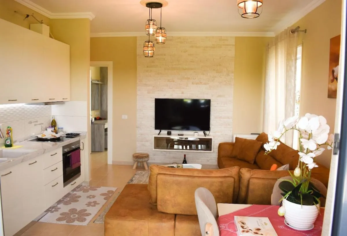 J & J Holiday Home Vala Mar Hamallaj